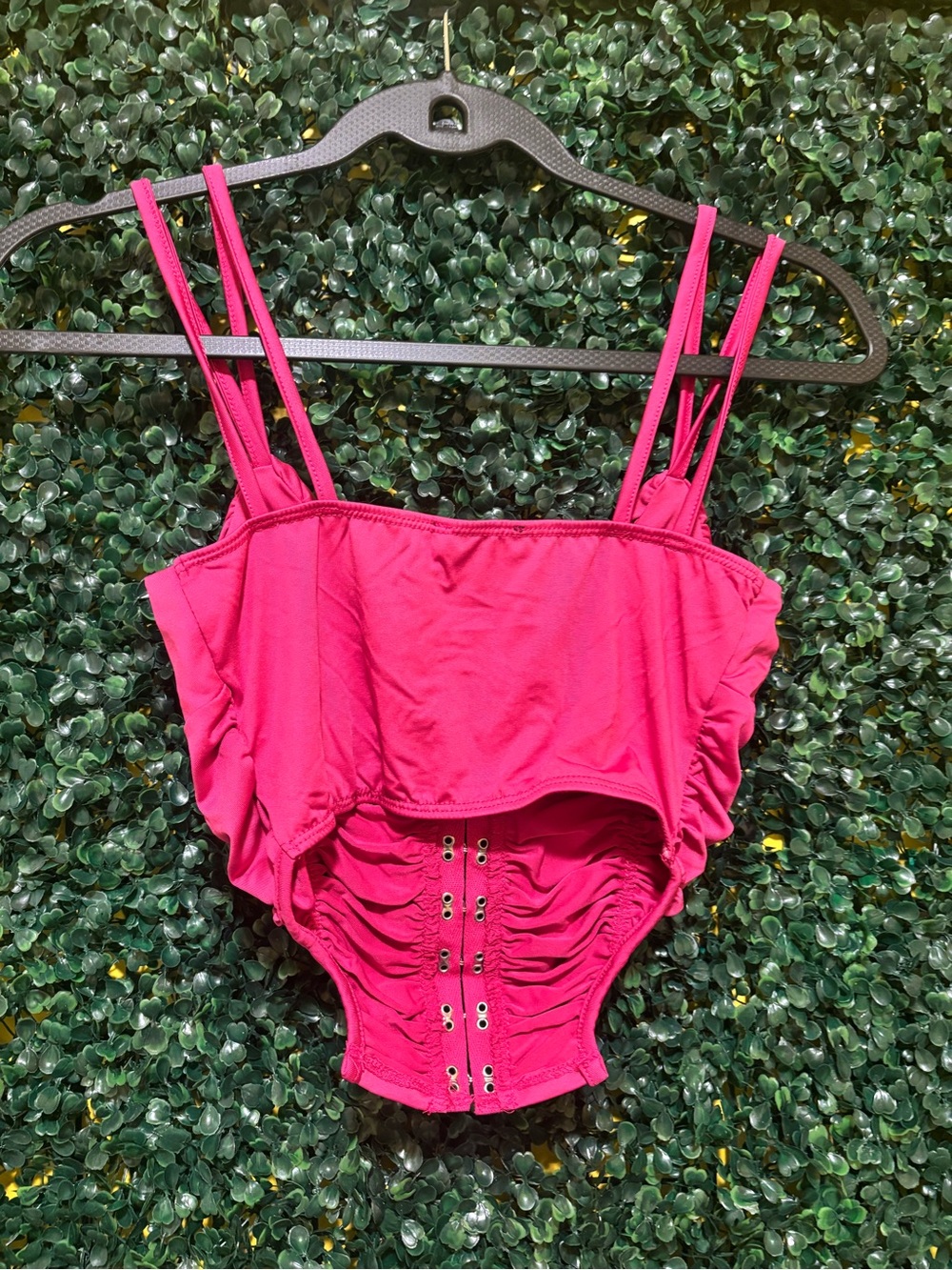 🔥 Pink Ruched Front Hook-Closure Crop Top - Picture 3 of 3
